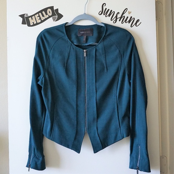 BCBGMaxAzria Jackets & Blazers - BCBG Asymmetrical Cropped Zip Up Green Blazer L